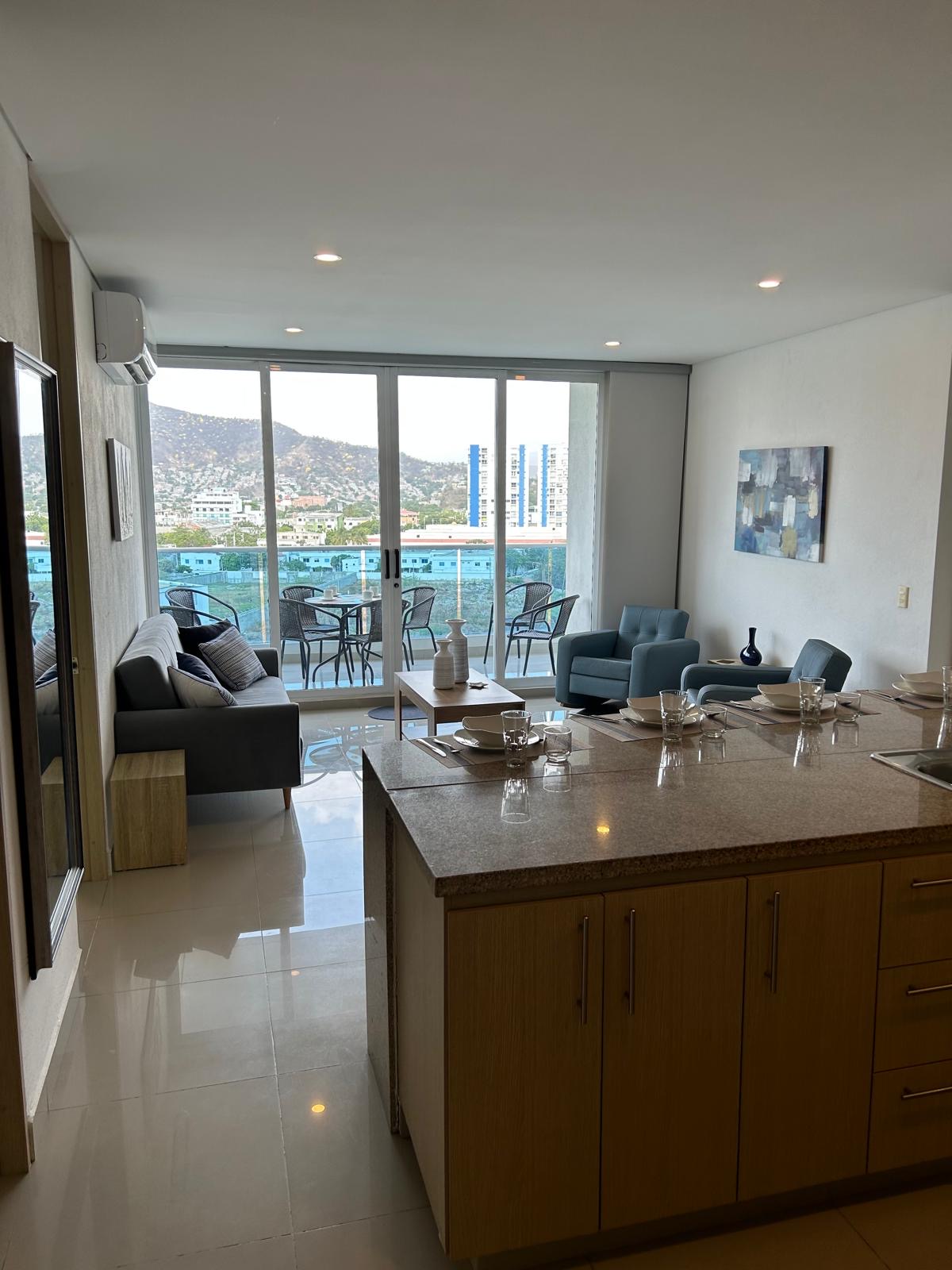 Sala y cocina del apartamento con vista panorámica