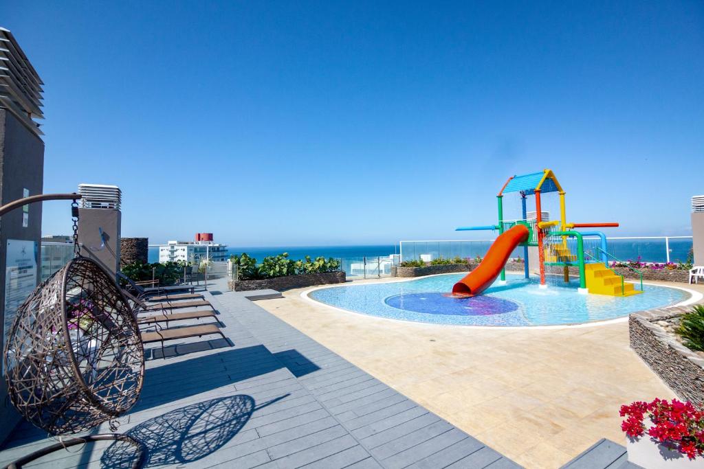 Zona infantil con piscina